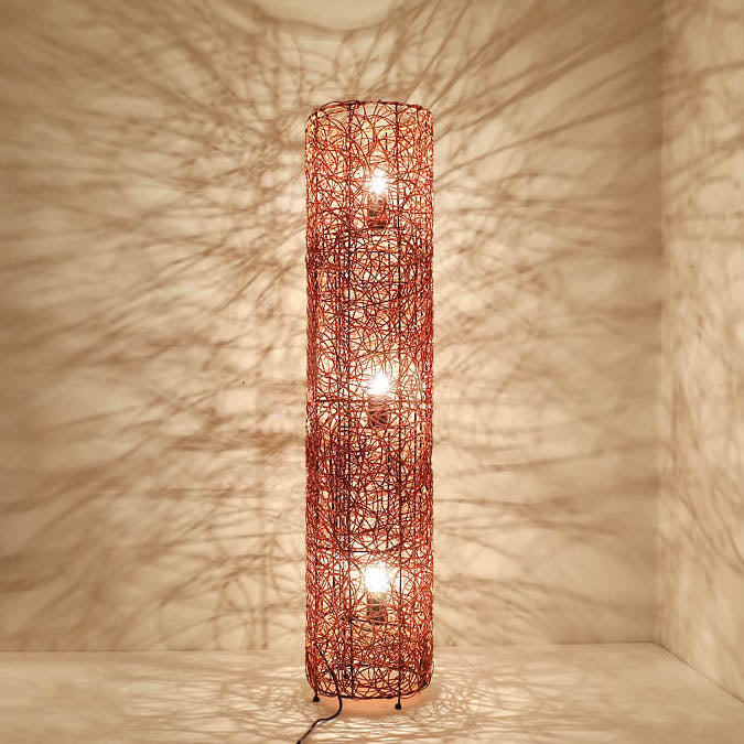 Ravara Column Minimalistische Rattan Stehlampe | Handgefertigtes Design | 3-Licht-LED-System | Natürliche Beleuchtung