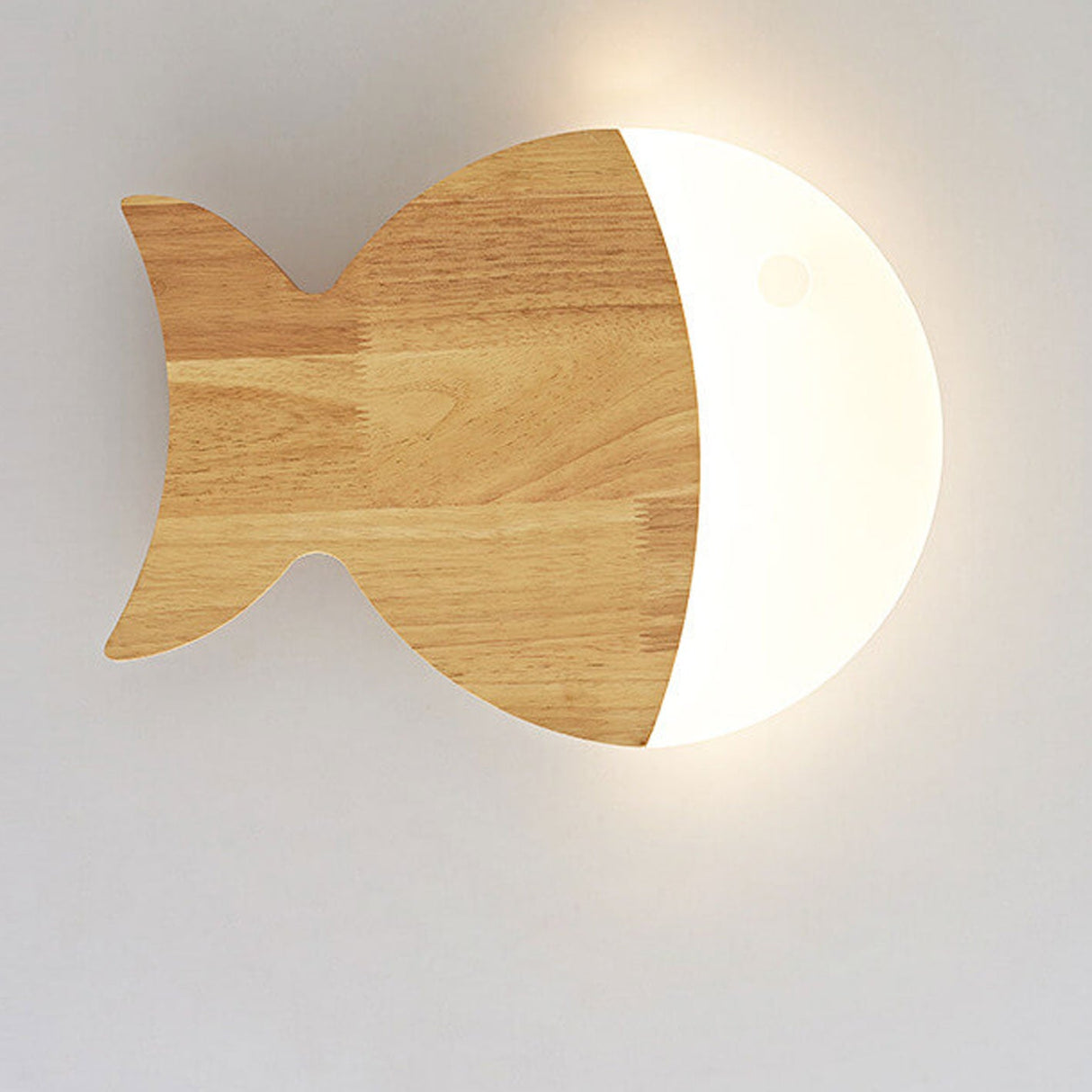 Fynnora Nordic Wandlampe | Eiche & Acryl | Minimalistisches Fisch-Design | LED Beleuchtung