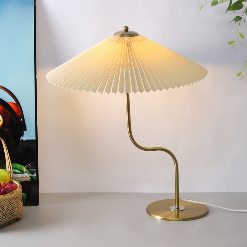 LumiCharm Retro Tischlampe Schirm Design | Faltenschirm | Dekorative Lampe | Stimmungslicht für Zuhause