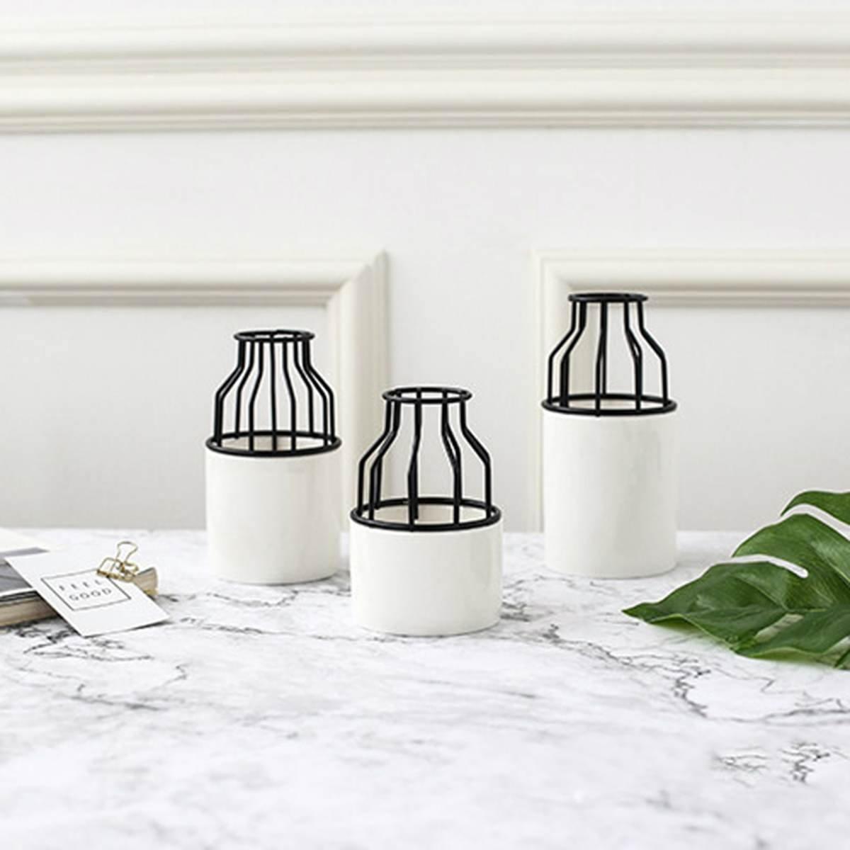 Artévo Eisen-Keramik Design Vase | Modernes Gittermuster | Elegante Dekoration | Für Wohnzimmer & Büro