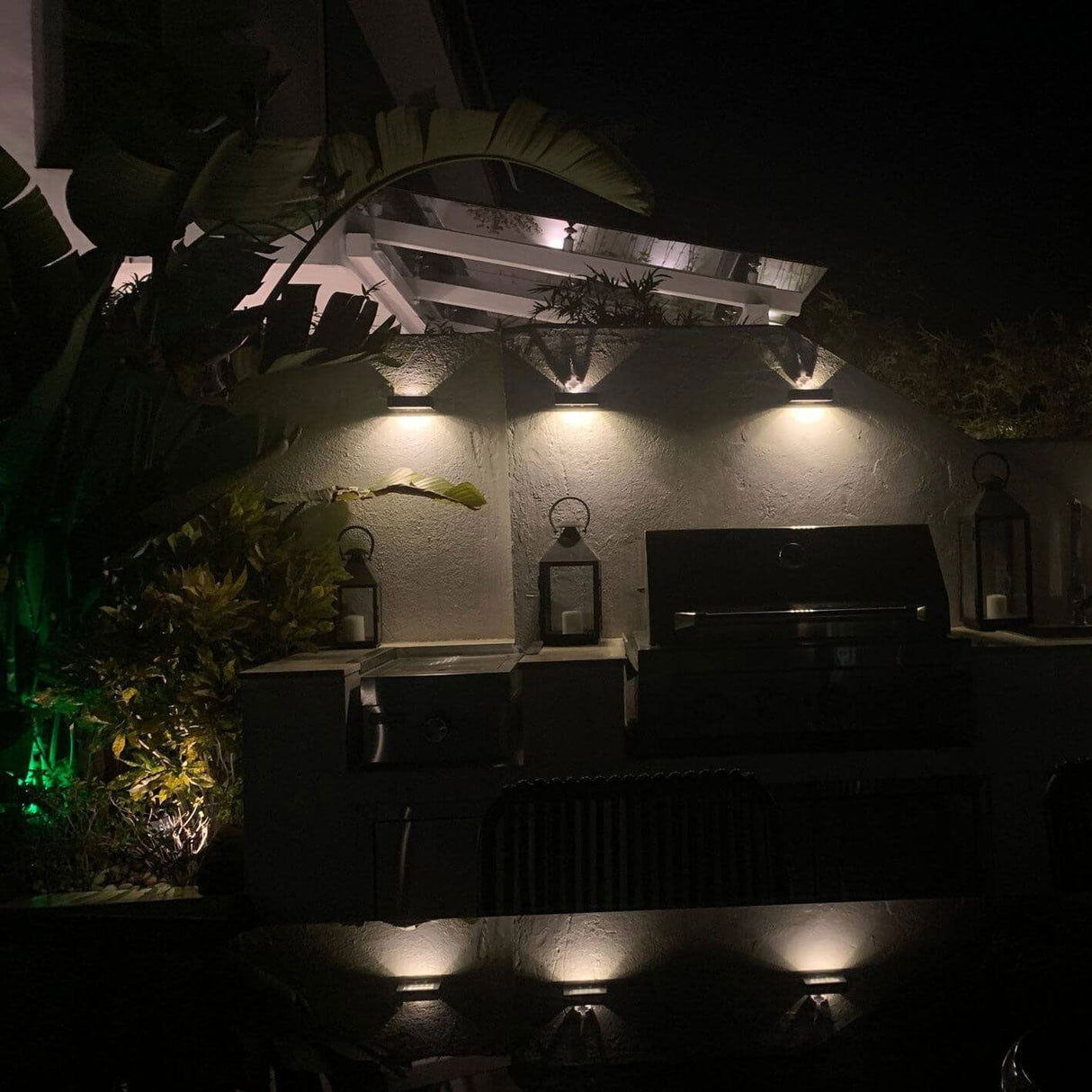 SolarBrite Duo LED Außenwandleuchte | Doppelkopf-Solarleuchte | Wasserdicht & Modern