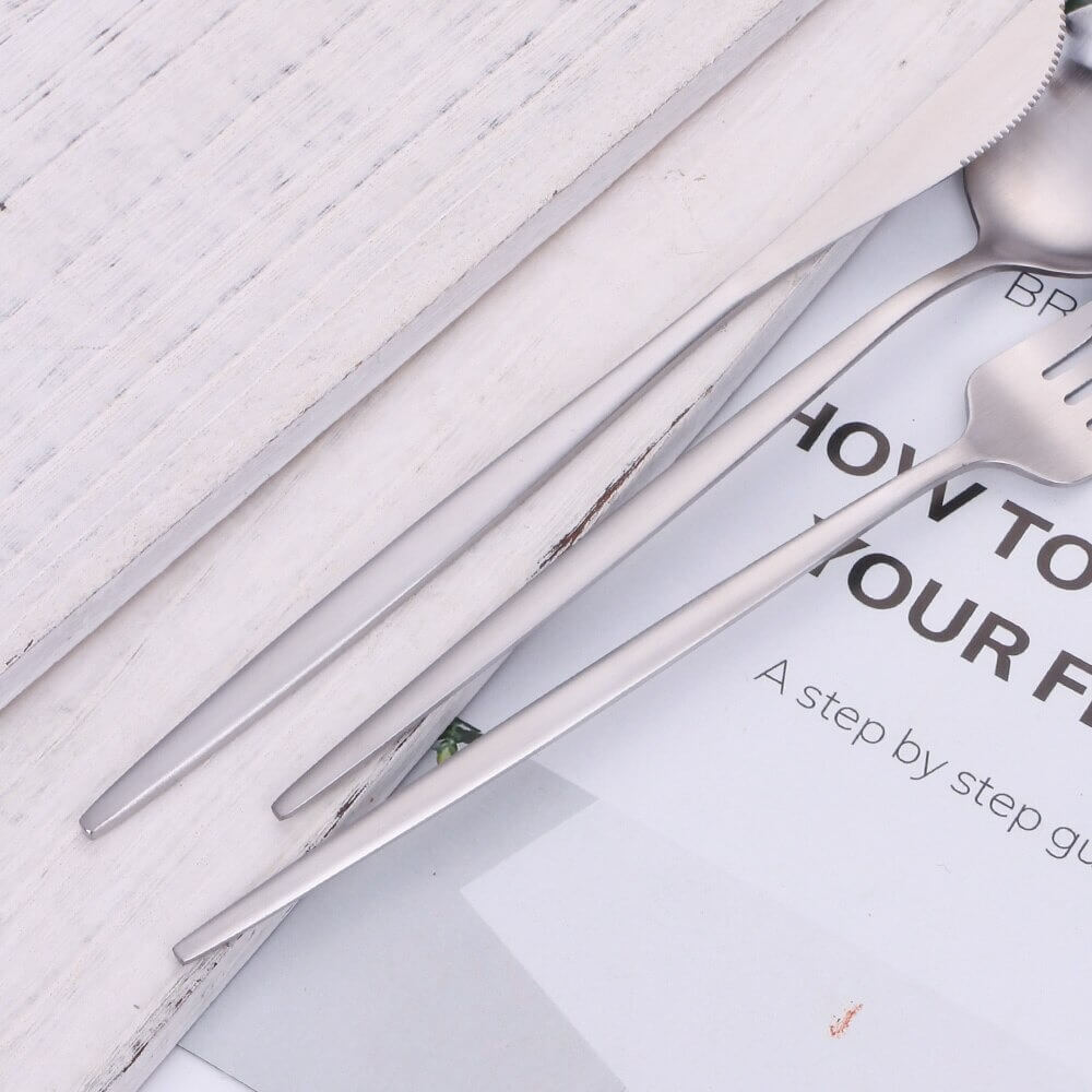 SilverGleam Modernes Besteckset | Edelstahl Utensilienset | Hochwertiges Silberbesteck für jede Gelegenheit