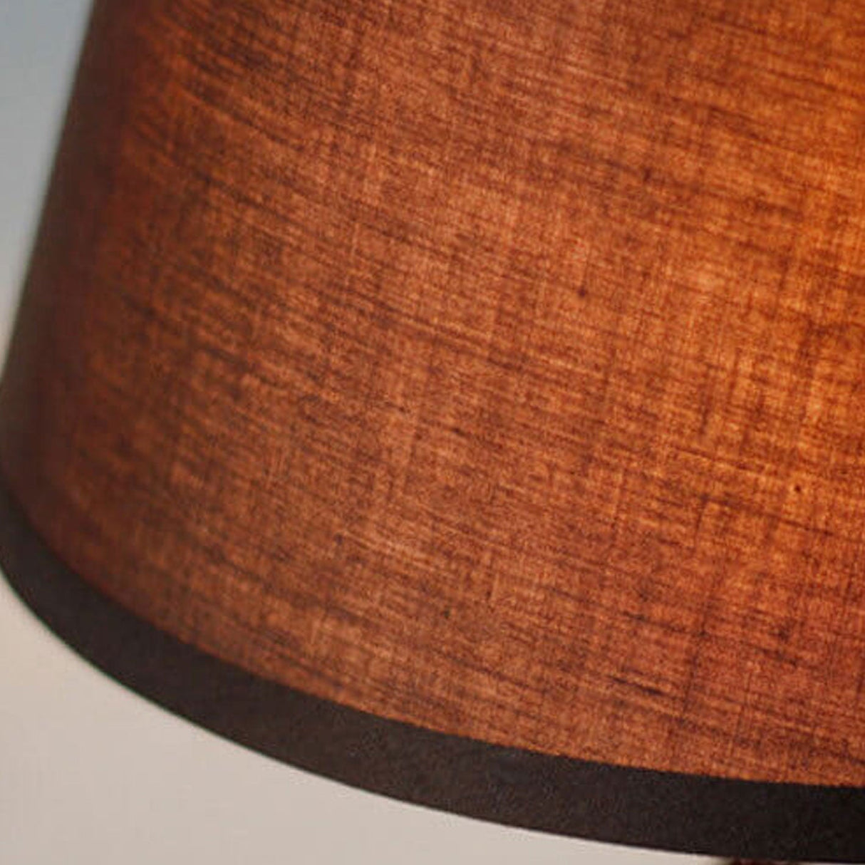 Arvolis Pure Tischlampe | Minimalistisches Design | Massivholz & Stoffschirm | Dekorativ & Modern