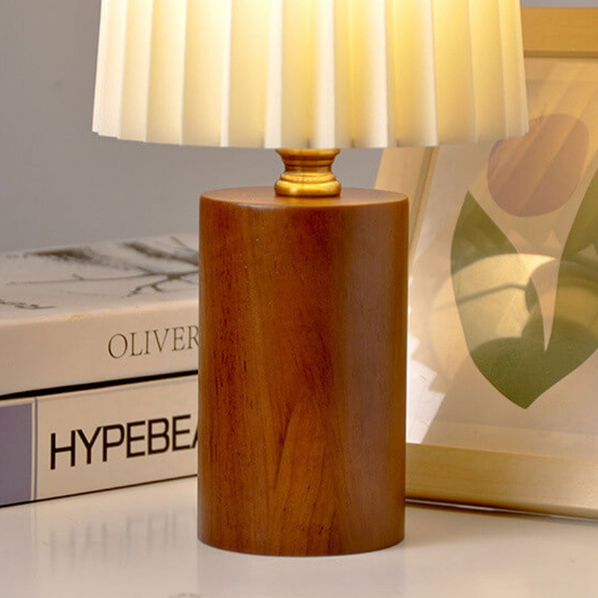 AuroraPleat Vintage Korean Tischlampe | Holzfuß | Gefalteter Lampenschirm | 1-Licht Design