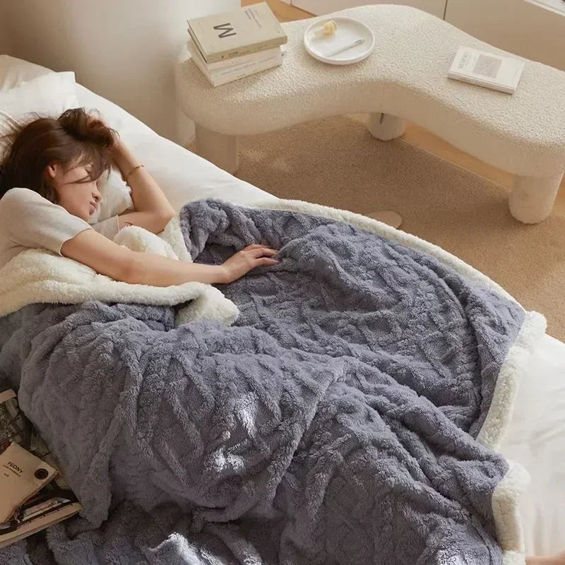 ArcticCozy Dicke Winter Lammwoll-Decke | Kuschelig & Warm | Perfekt für Zuhause & Unterwegs