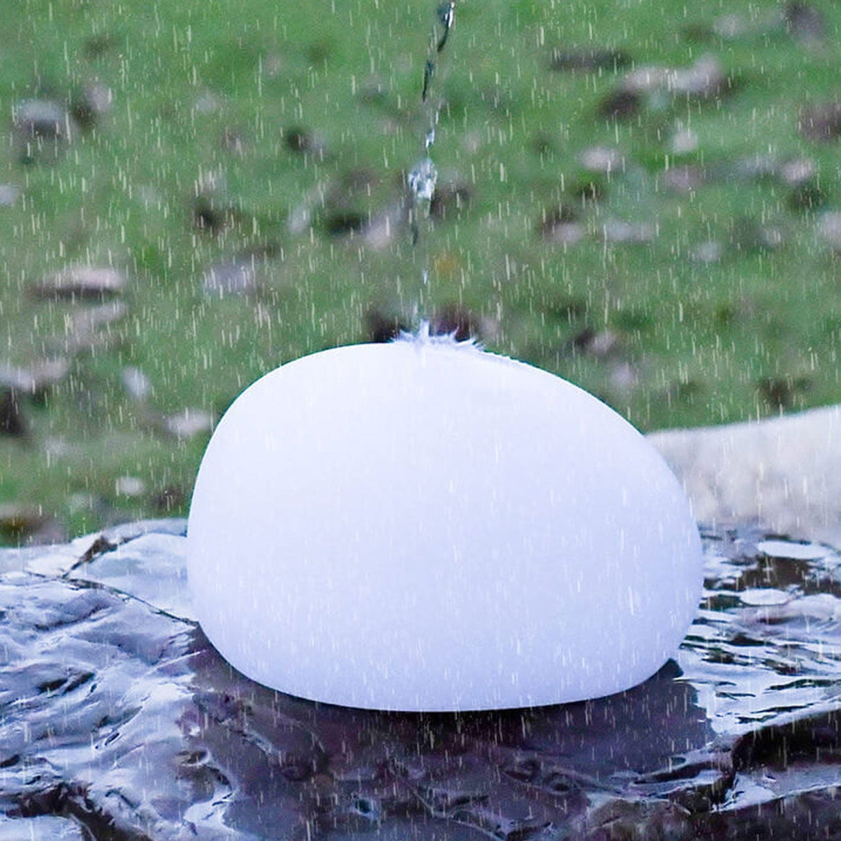 SolarSphere LED Kugelleuchte für Außen | Solar Wasserdicht | Dekorative Beleuchtung für Rasen & Garten | Nachhaltig & Wetterfest