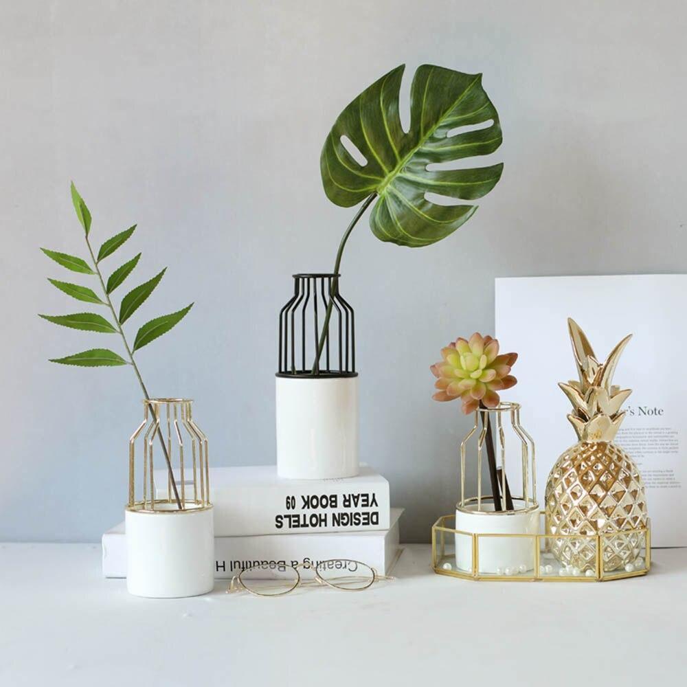 Artévo Eisen-Keramik Design Vase | Modernes Gittermuster | Elegante Dekoration | Für Wohnzimmer & Büro