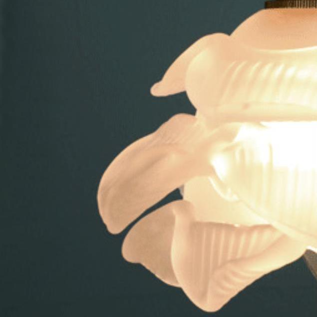 LumaBloom Französische Vintage LED Pendelleuchte | Blütenförmiges Glasdesign | 1-Licht | Elegante Beleuchtung