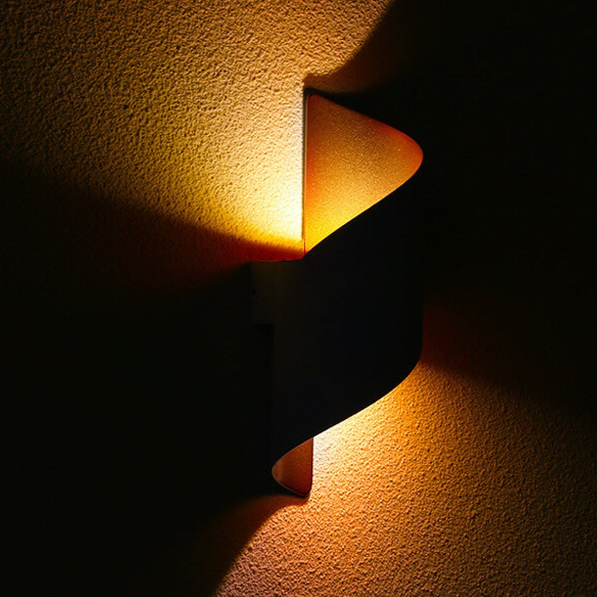 AquaBend LED Außenwandleuchte | Wasserdicht | Modernes Design | Energiesparend | Beleuchtung für Außenbereiche