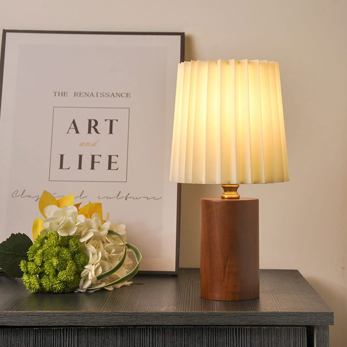 AuroraPleat Vintage Korean Tischlampe | Holzfuß | Gefalteter Lampenschirm | 1-Licht Design