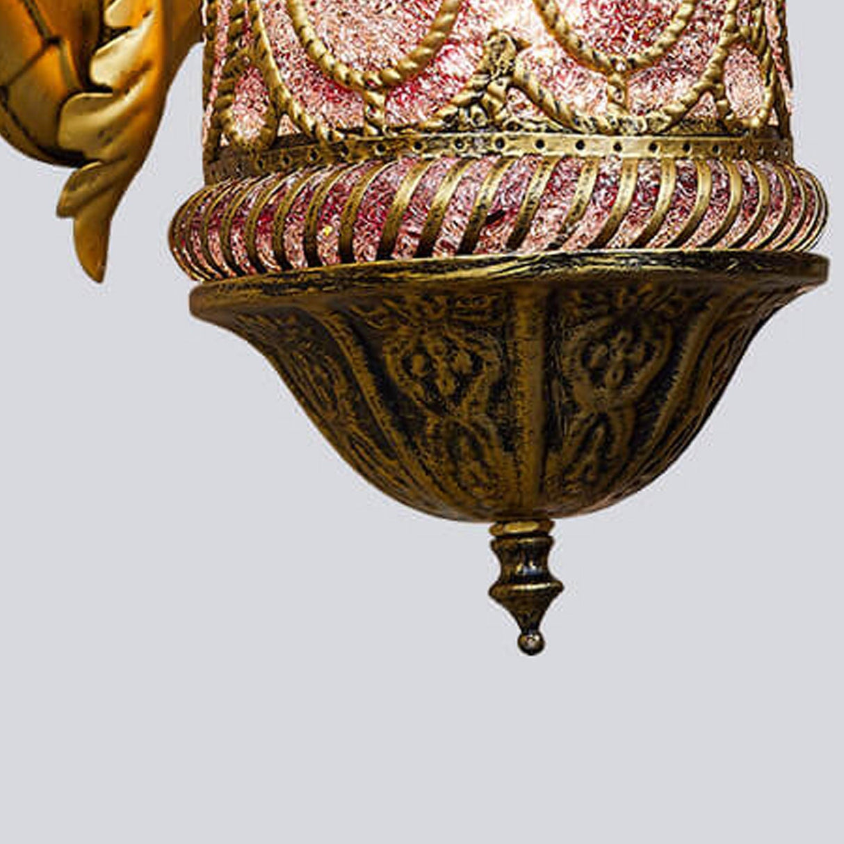 ZyraGlow Wandleuchte | Südostasiatisches Hohlmetall-Design | 1-flammige Lampe in Rosa