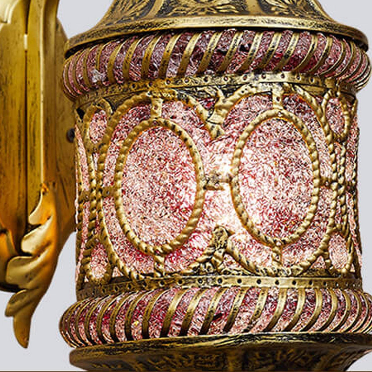 ZyraGlow Wandleuchte | Südostasiatisches Hohlmetall-Design | 1-flammige Lampe in Rosa