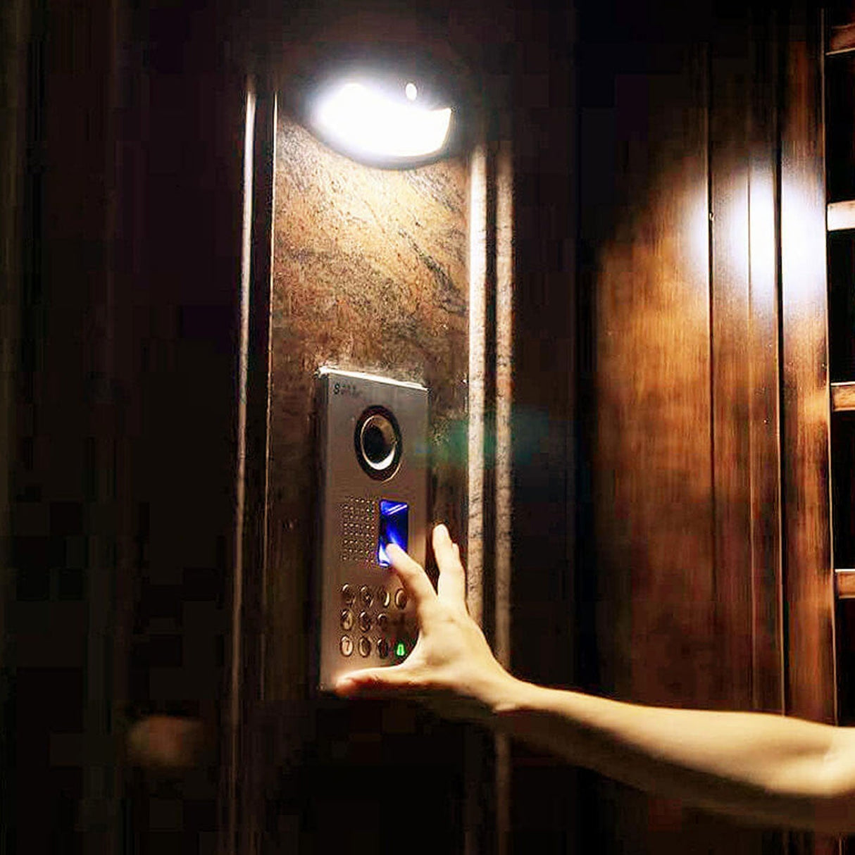 LumiTrape Solar Wandleuchte | Trapezförmiges Design | Solarbetrieben | LED Außenbeleuchtung