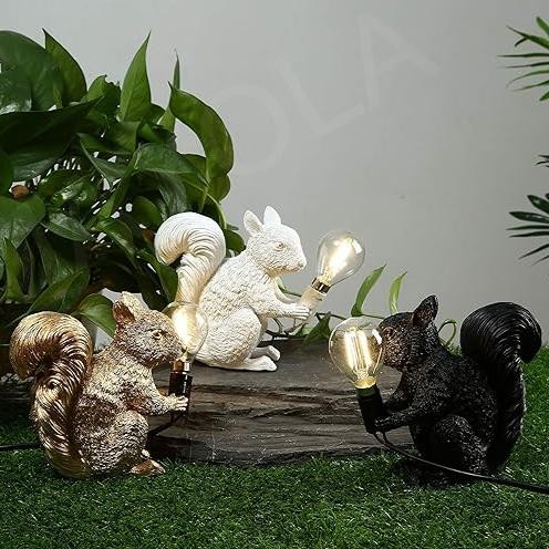 SquirrelBright Nordische Eichhörnchen Tischlampe | Designer-Deko | LED Stimmungslicht | Perfekt für Zuhause