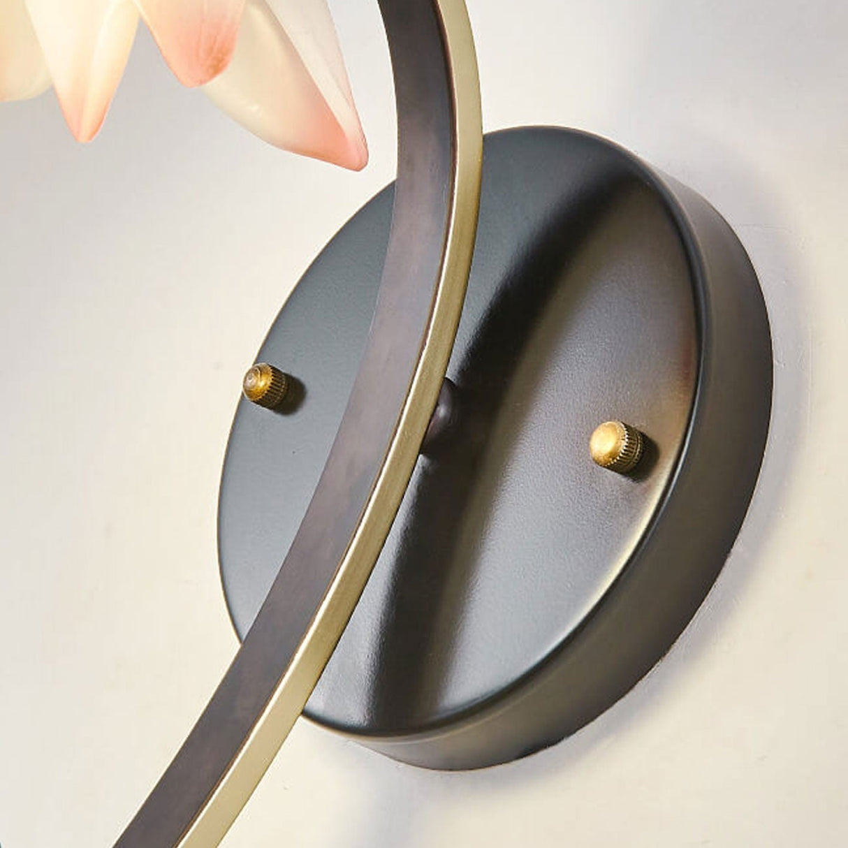 LotuLume Wandlampe | Modernes Lotus-Design aus Keramik & Harz | Elegante 1-Flammige Wandleuchte