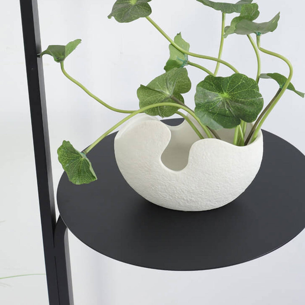 Luniora Arc LED Stehleuchte | Minimalistisches Design mit Ablage | Modern & Dimmbar