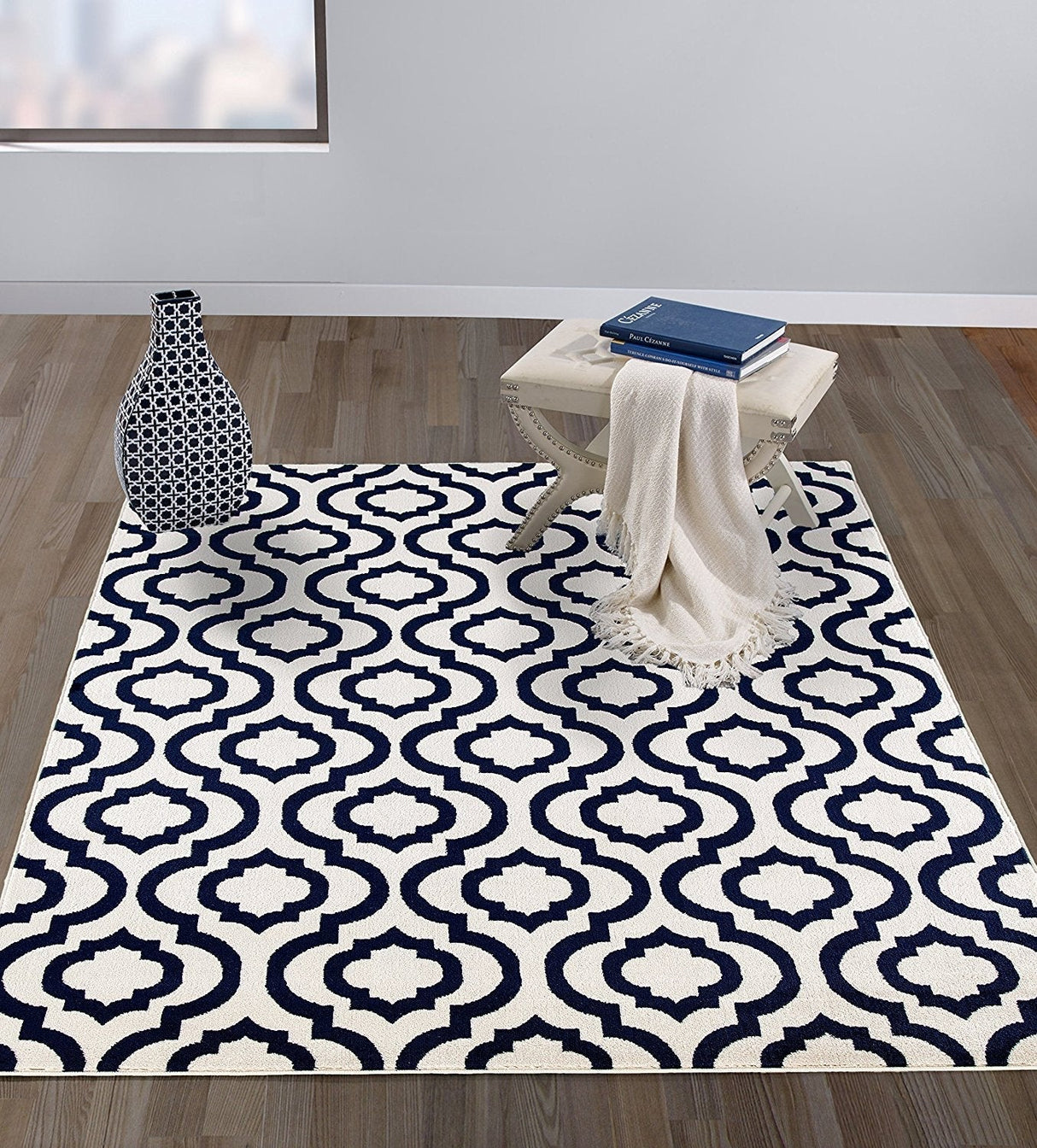 TrellisVista Teppich | Design in Elfenbein & Navy | Pflegeleicht & Modern | Perfekt für Wohnzimmer & Flur