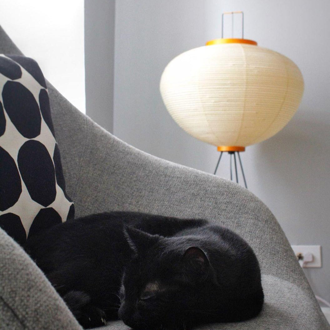 SereniLum Reispapier Stehlampe | Minimalistisches Design | Warmweißes LED-Licht | Nachhaltige Deko für Zuhause