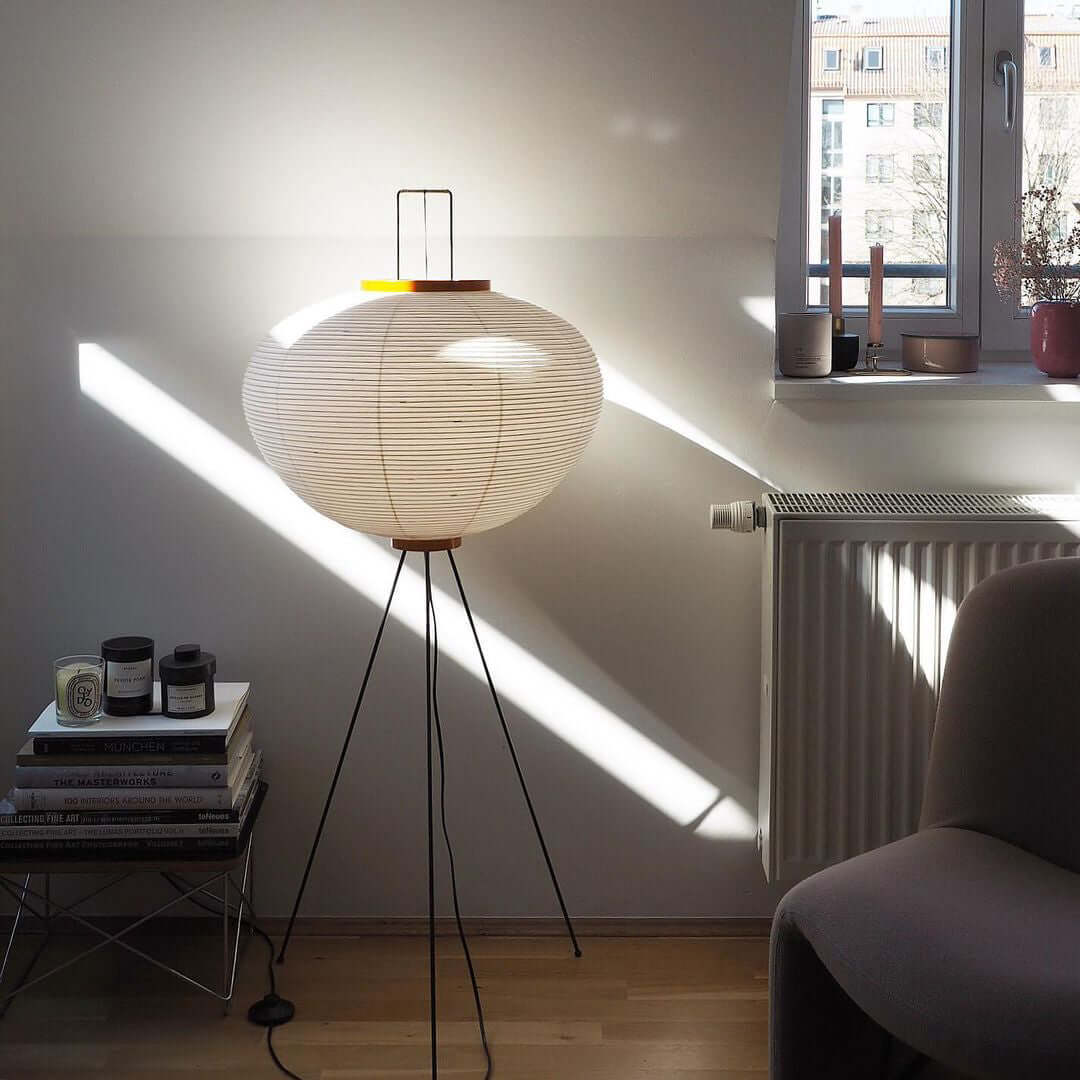 SereniLum Reispapier Stehlampe | Minimalistisches Design | Warmweißes LED-Licht | Nachhaltige Deko für Zuhause