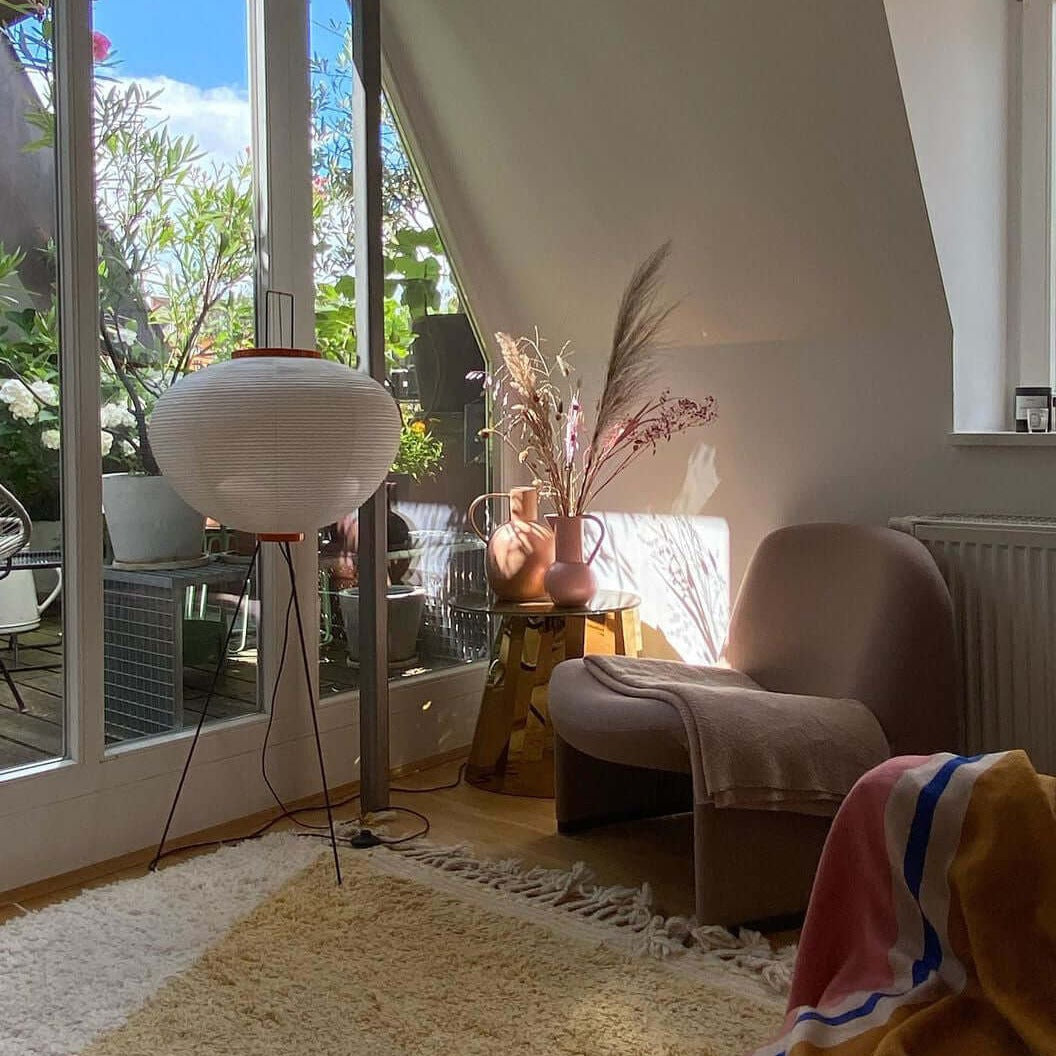 SereniLum Reispapier Stehlampe | Minimalistisches Design | Warmweißes LED-Licht | Nachhaltige Deko für Zuhause