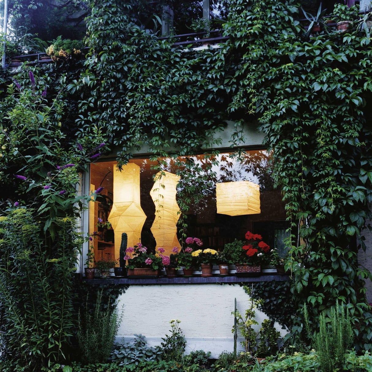 SereniLum Reispapier Stehlampe | Minimalistisches Design | Warmweißes LED-Licht | Nachhaltige Deko für Zuhause