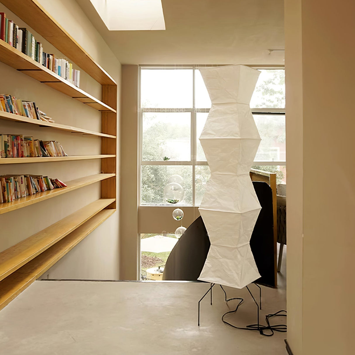 SereniLum Reispapier Stehlampe | Minimalistisches Design | Warmweißes LED-Licht | Nachhaltige Deko für Zuhause