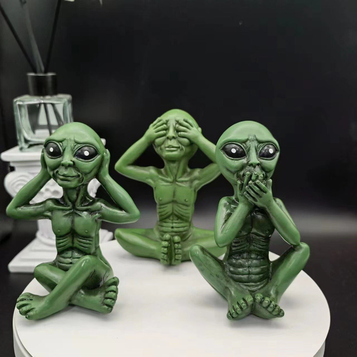 CosmoCraft Garten Alien | Outdoor Alien Dekofigur | Harzstatue für Garten & Haus | Miniatur für Außenbereich