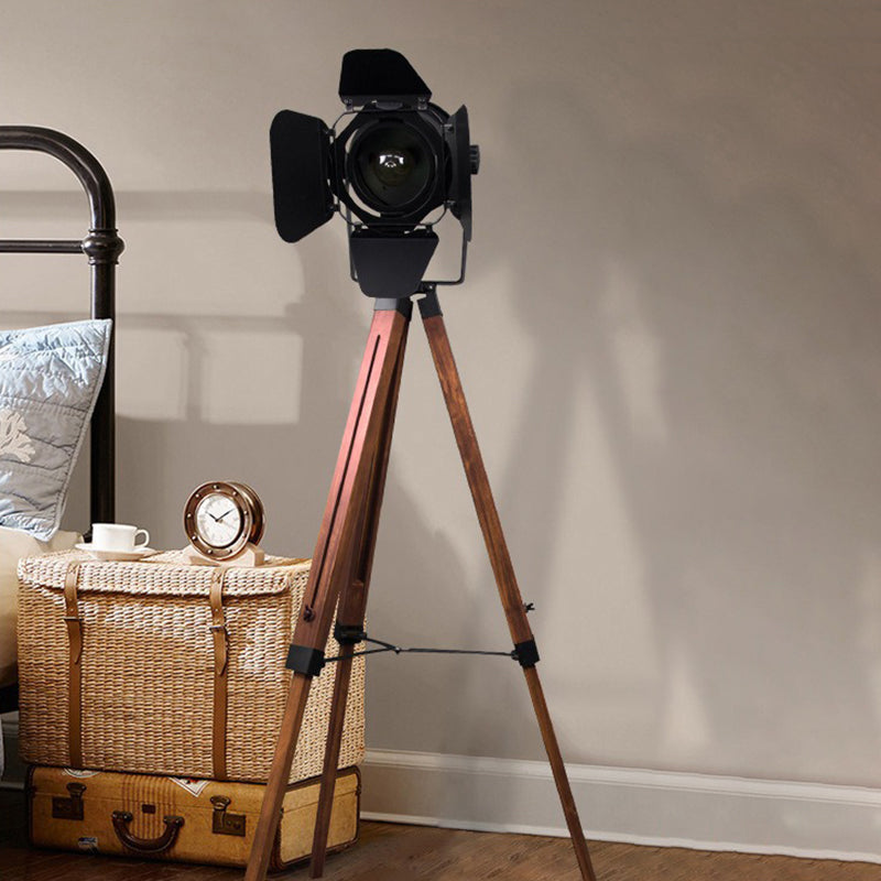 CamLume Stehlampe | Kamerainspiriertes Design | Eisen & Holz | 1 Licht | Perfekt für Wohnzimmer