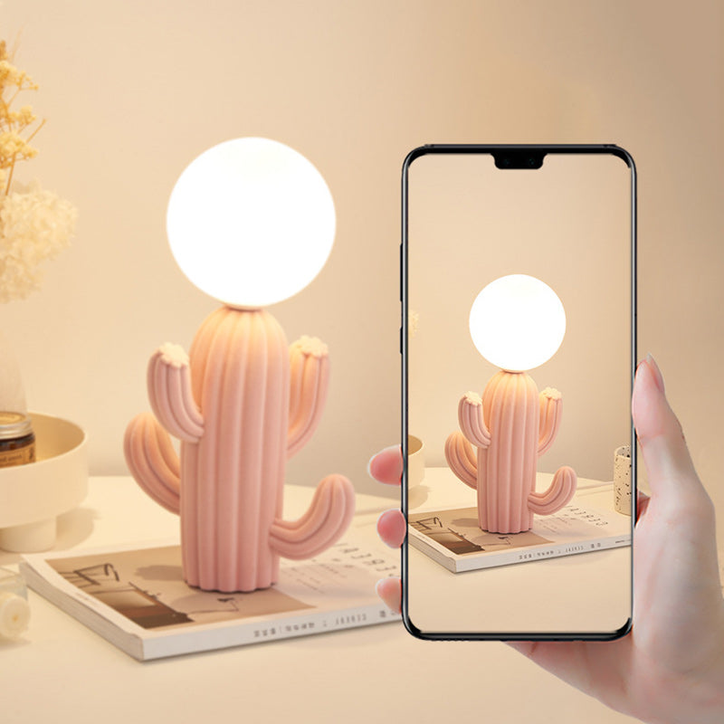 GlowCactus Kreative LED Tischlampe | Harz & Plüsch Design | Stimmungslicht für Schlafzimmer & Deko