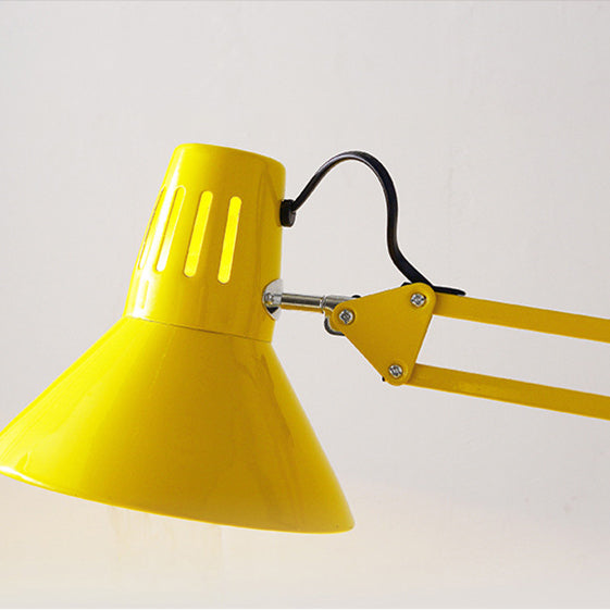 NovaFlare Skandinavische Stehleuchte | Höhenverstellbar & Schwenkbar | Modernes Design | Beleuchtung fürs Schlafzimmer