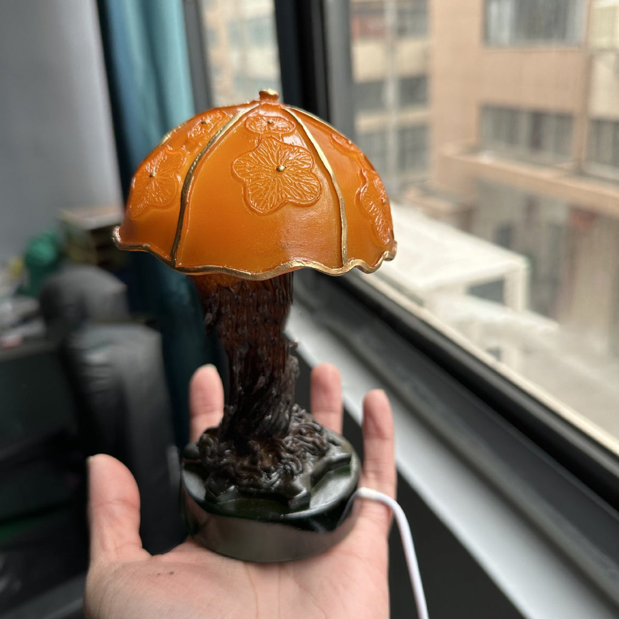 GlowMorphic USB LED Tischlampe | Art Deco Pilzdesign | Harzstruktur | Warmes Licht für Wohnzimmer