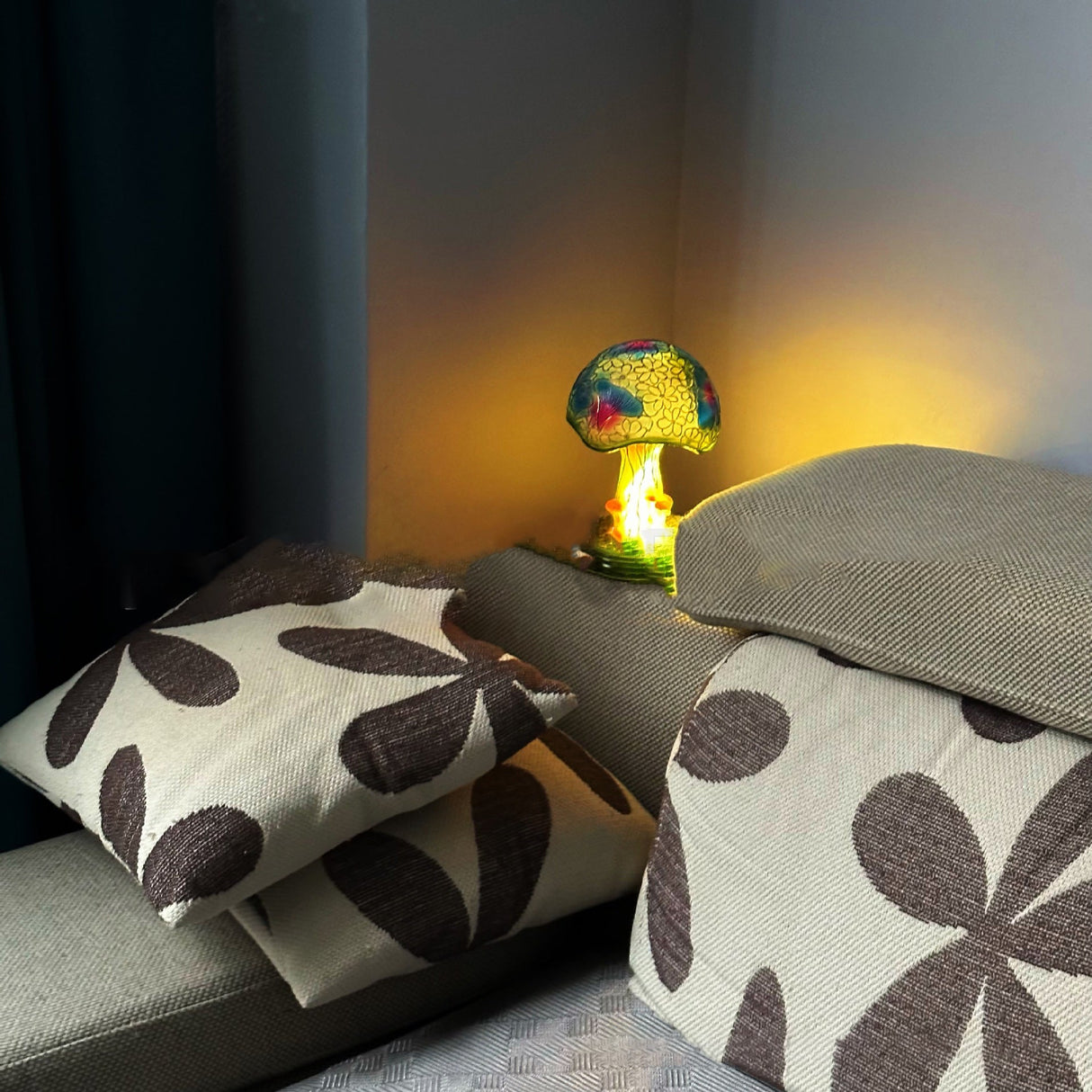 GlowMorphic USB LED Tischlampe | Art Deco Pilzdesign | Harzstruktur | Warmes Licht für Wohnzimmer