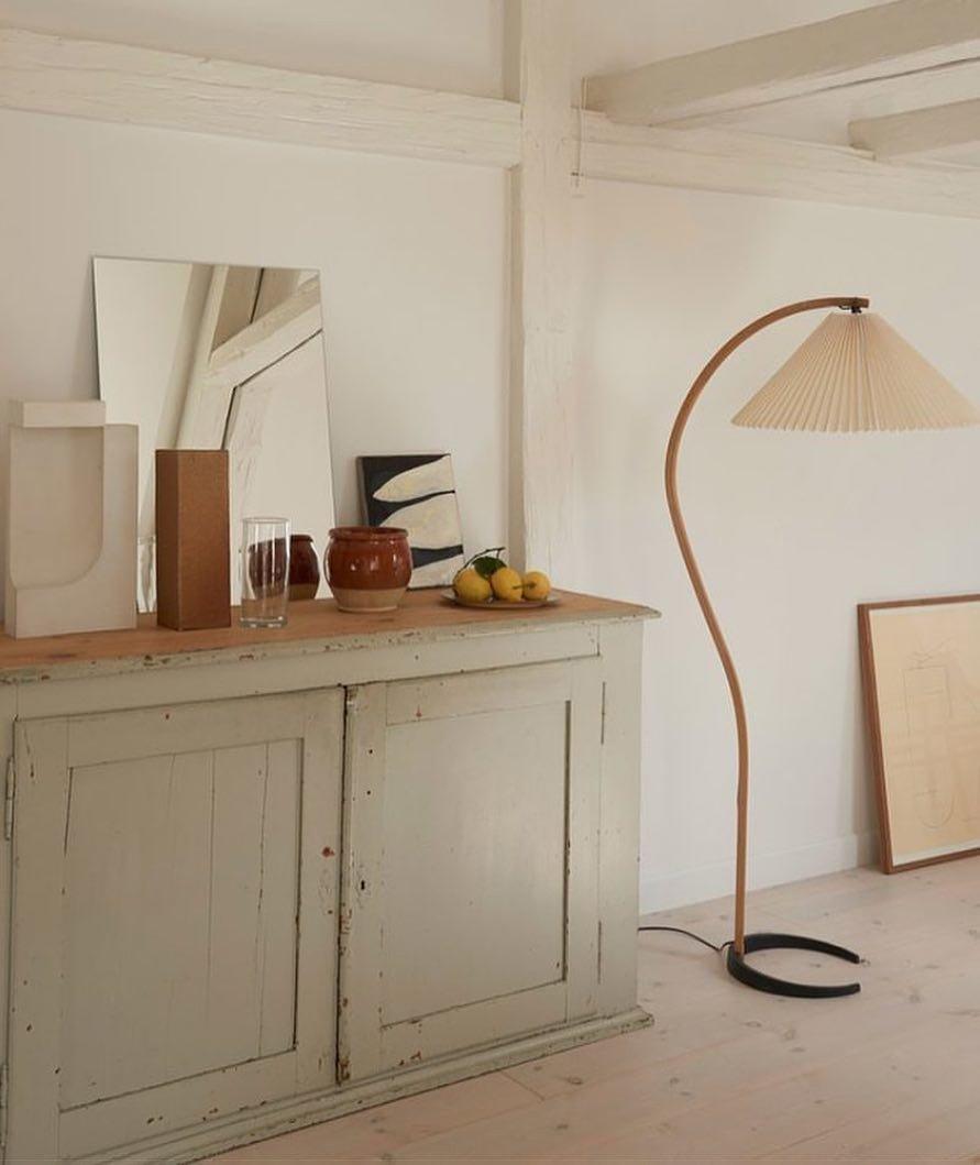 LunaArch Stehleuchte im Caprani Design | LED Beleuchtung | Modernes Holz-Look | Elegante Wohnraum-Deko