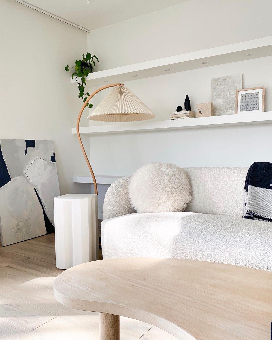 LunaArch Stehleuchte im Caprani Design | LED Beleuchtung | Modernes Holz-Look | Elegante Wohnraum-Deko