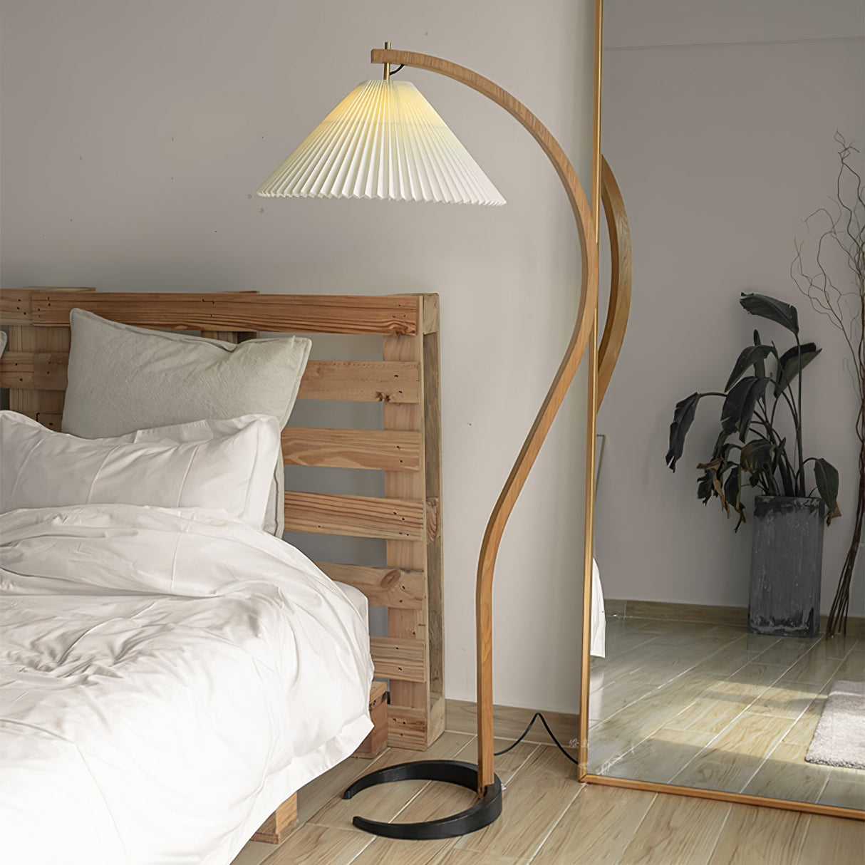 LunaArch Stehleuchte im Caprani Design | LED Beleuchtung | Modernes Holz-Look | Elegante Wohnraum-Deko