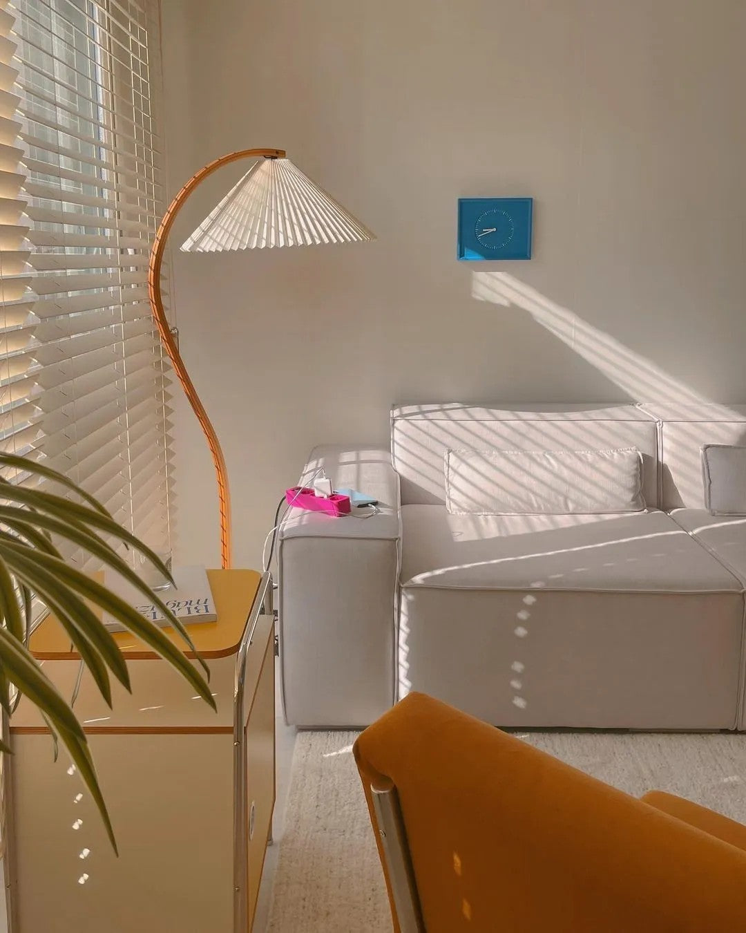 LunaArch Stehleuchte im Caprani Design | LED Beleuchtung | Modernes Holz-Look | Elegante Wohnraum-Deko