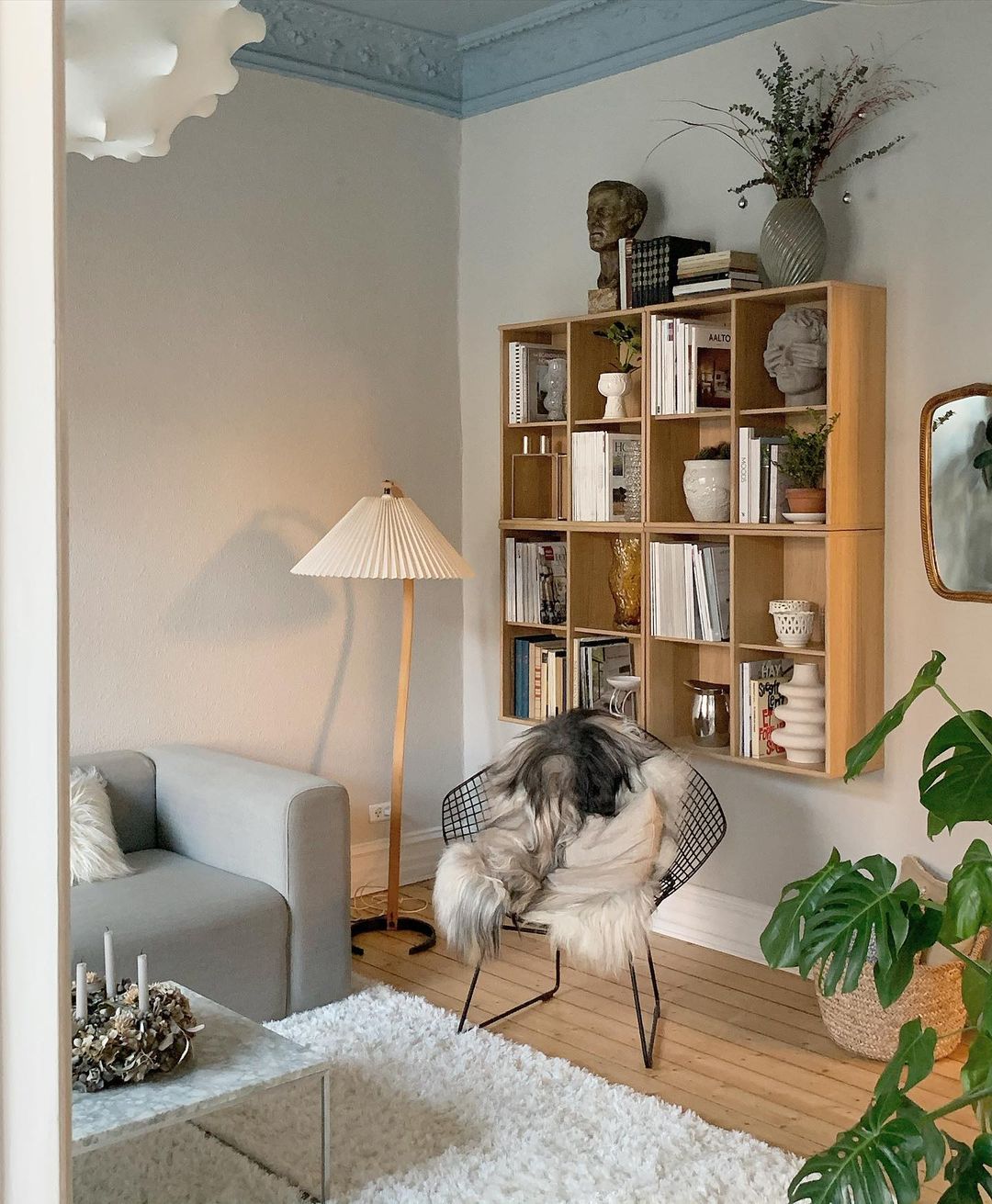 LunaArch Stehleuchte im Caprani Design | LED Beleuchtung | Modernes Holz-Look | Elegante Wohnraum-Deko