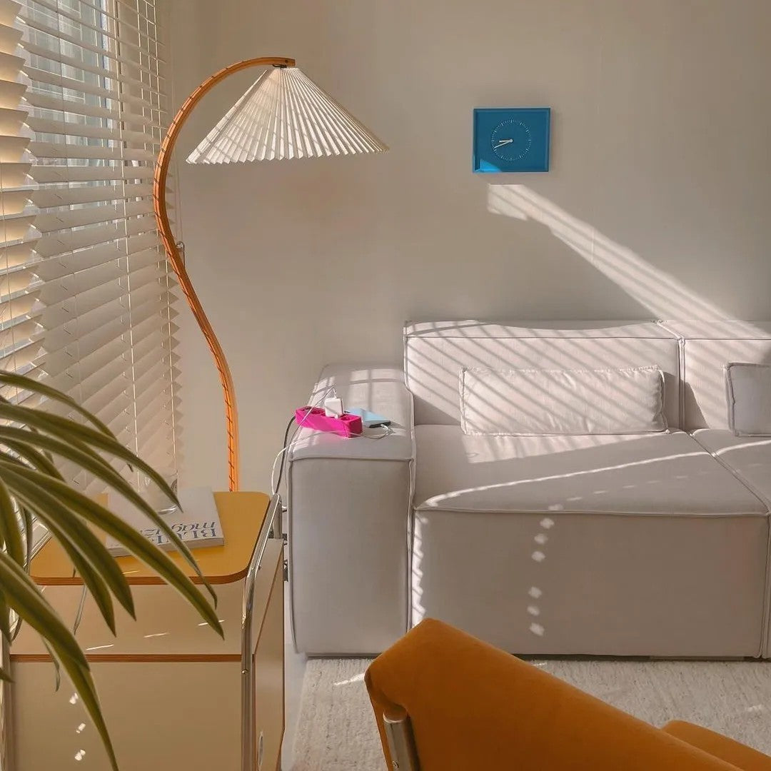 LunaArch Stehleuchte im Caprani Design | LED Beleuchtung | Modernes Holz-Look | Elegante Wohnraum-Deko