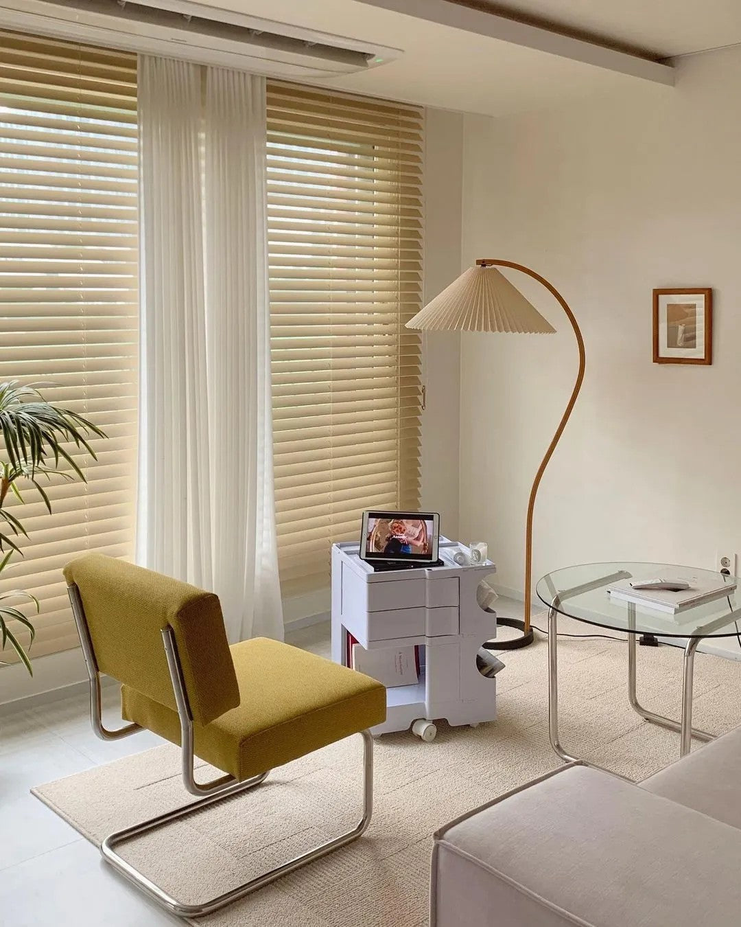 LunaArch Stehleuchte im Caprani Design | LED Beleuchtung | Modernes Holz-Look | Elegante Wohnraum-Deko