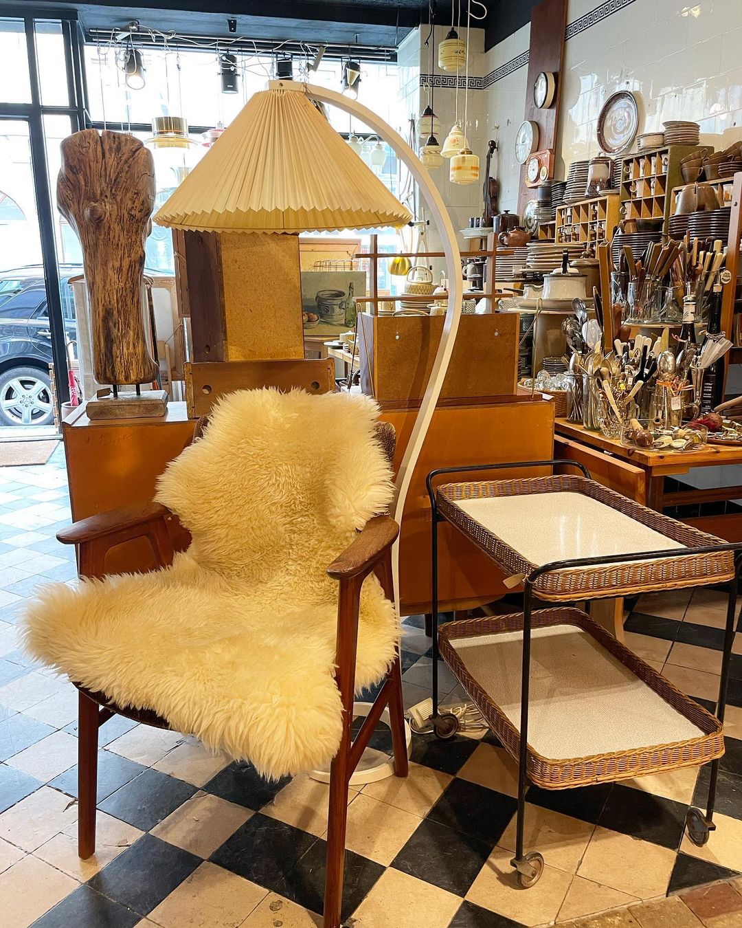 LunaArch Stehleuchte im Caprani Design | LED Beleuchtung | Modernes Holz-Look | Elegante Wohnraum-Deko