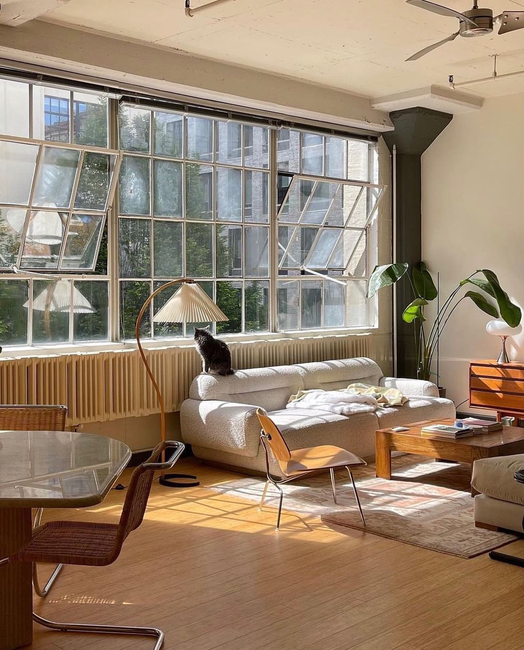 LunaArch Stehleuchte im Caprani Design | LED Beleuchtung | Modernes Holz-Look | Elegante Wohnraum-Deko