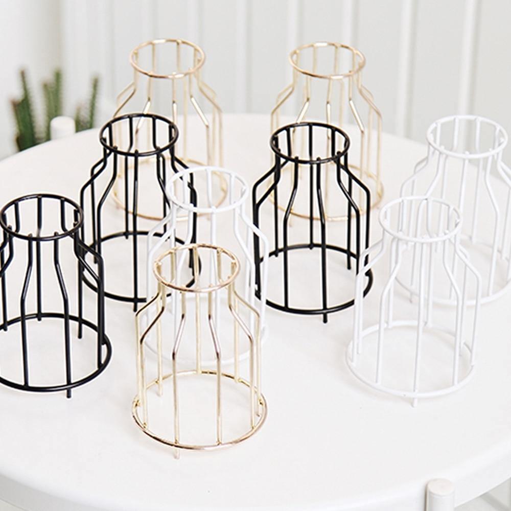 Artévo Eisen-Keramik Design Vase | Modernes Gittermuster | Elegante Dekoration | Für Wohnzimmer & Büro