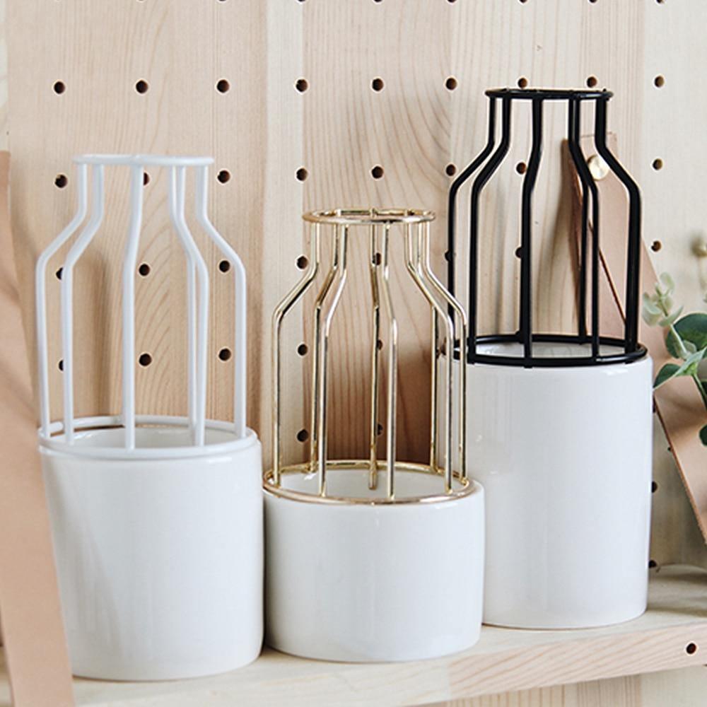 Artévo Eisen-Keramik Design Vase | Modernes Gittermuster | Elegante Dekoration | Für Wohnzimmer & Büro