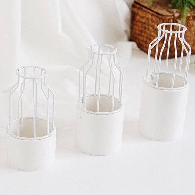 Artévo Eisen-Keramik Design Vase | Modernes Gittermuster | Elegante Dekoration | Für Wohnzimmer & Büro