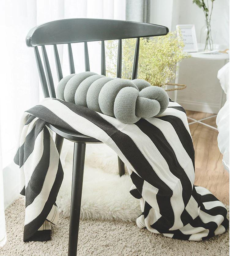 Knotara Cocoon Twist Kissen | Weiches Knoten-Design | Deko- & Komfortkissen für Wohn- & Schlafzimmer