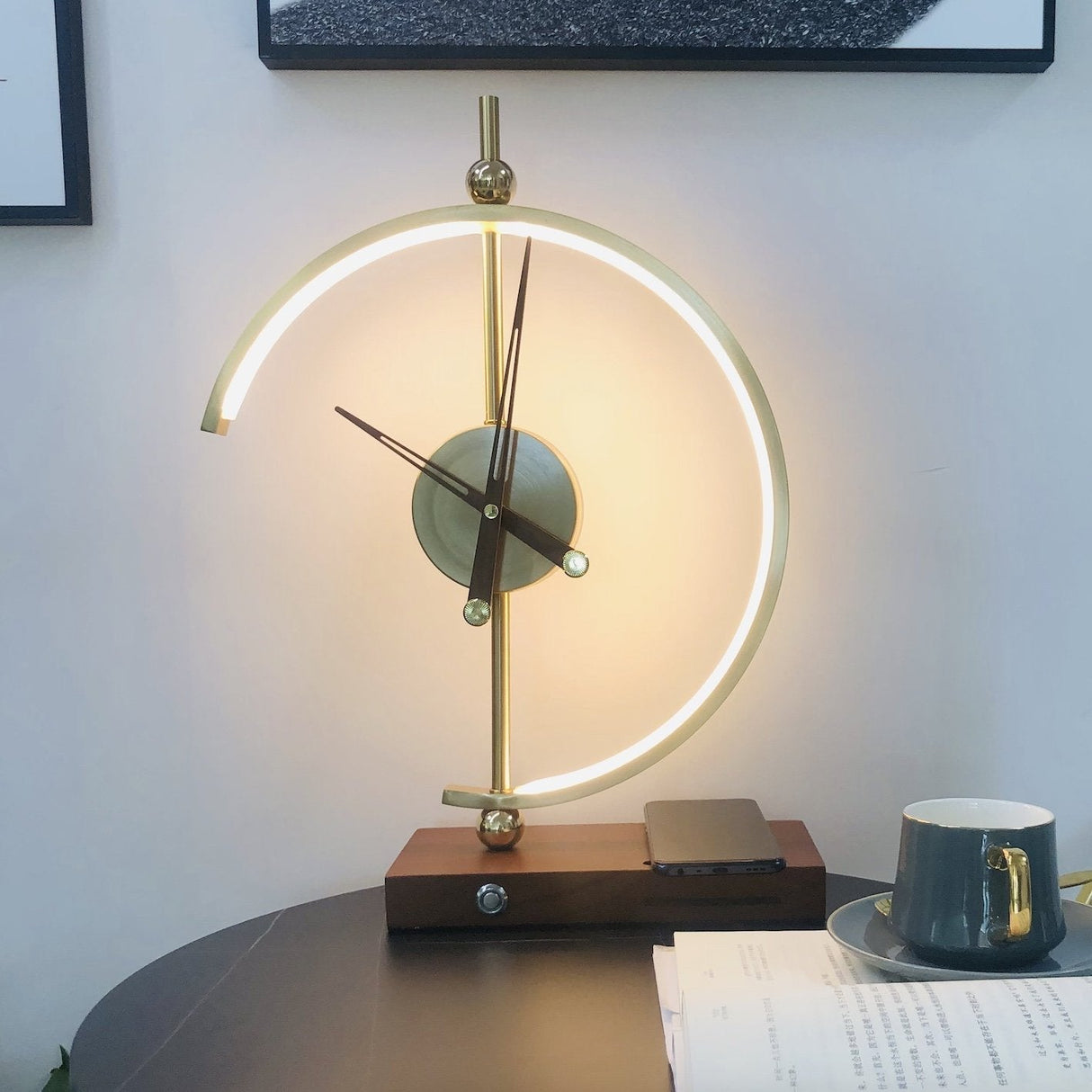 ChronoLux Tischlampe mit Uhr und Ladegerät | Modernes Design | Kabellos | LED-Licht für Zuhause und Büro