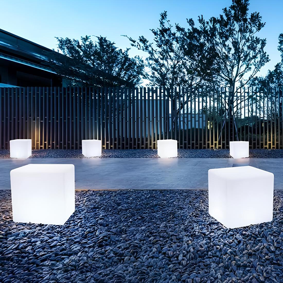CubeLume Kubische Gartenleuchte | LED Außenbeleuchtung | Solarbetrieben | Stilvolles Design