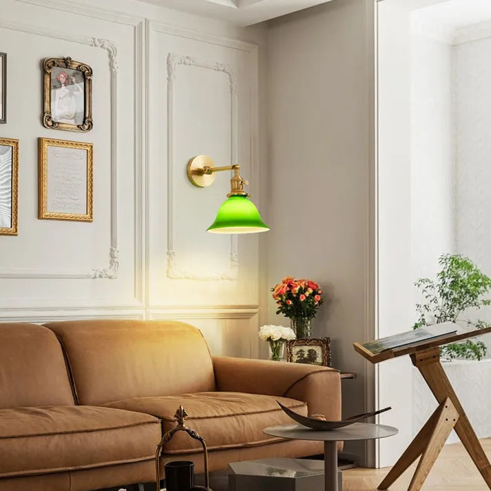 AuroraBend Verstellbare Wandleuchte mit Schwenkarm | Grünes Glas | Industrielles Retro-Design