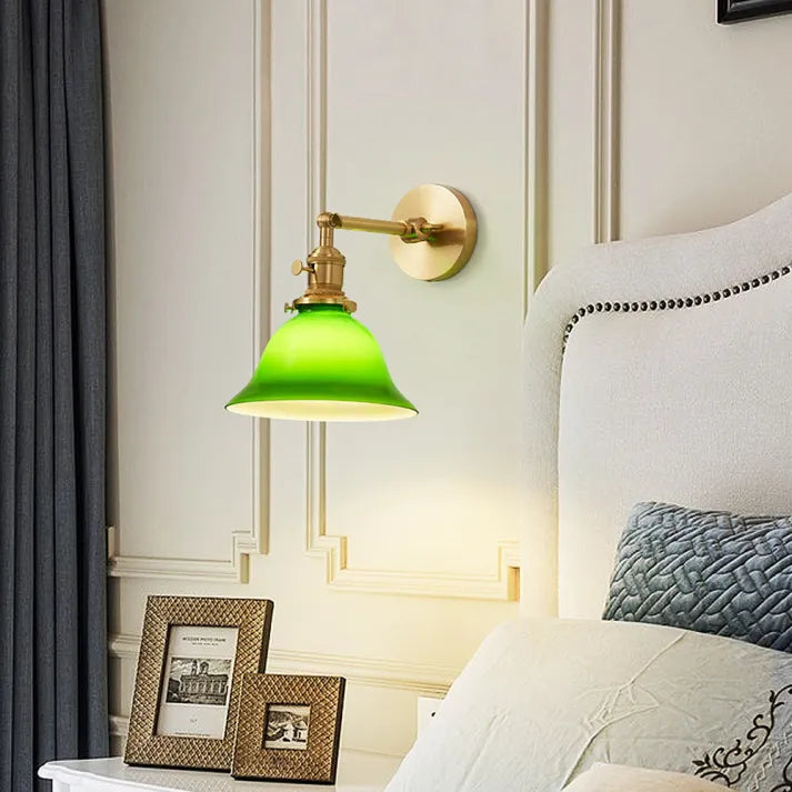 AuroraBend Verstellbare Wandleuchte mit Schwenkarm | Grünes Glas | Industrielles Retro-Design