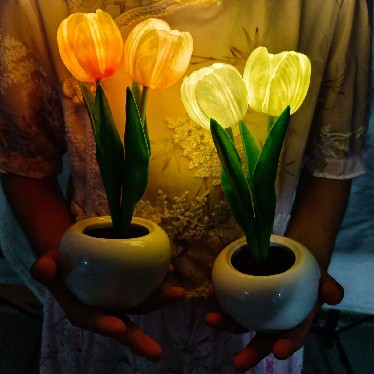 BlossomGlow LED Nachtlicht Tischlampe | Kreatives Blumen-Design | Tulpe & Pfingstrose | Stimmungslicht